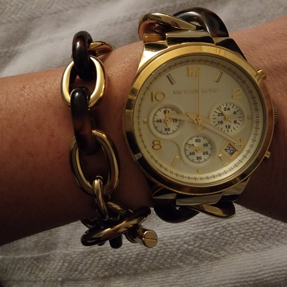 Michael Kors animal print watch & bracelet - Picture 5 of 11